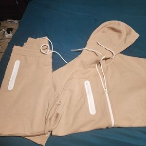 Men's beige jogger set sz medium